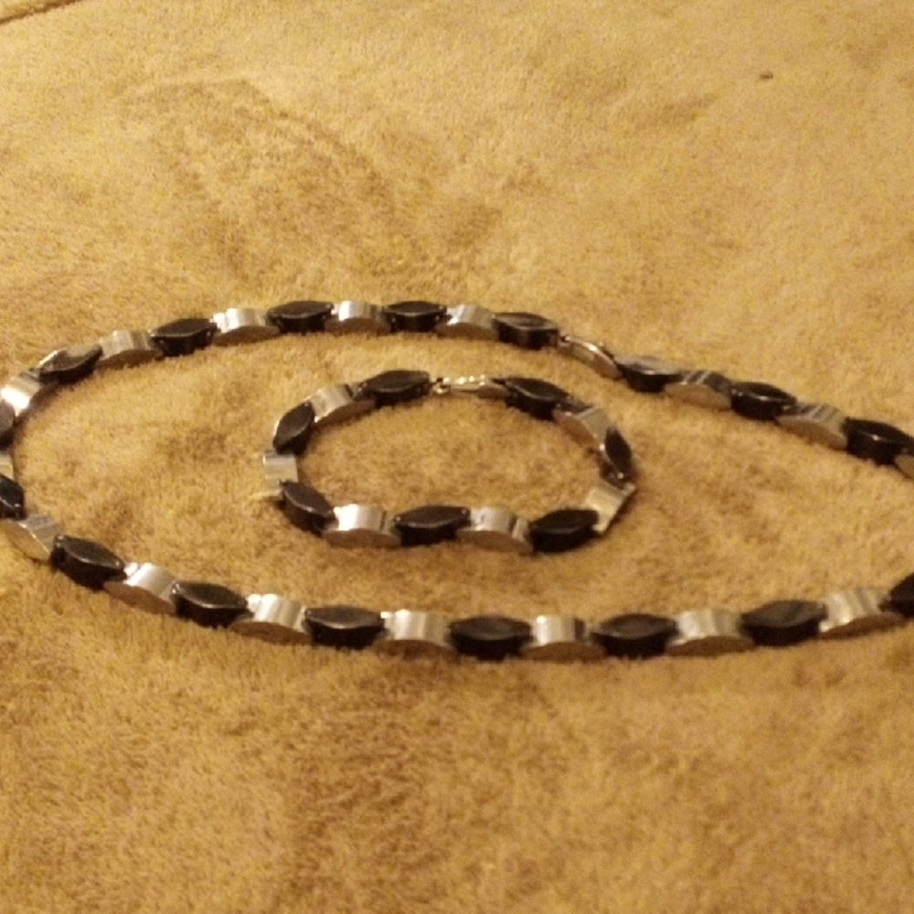 Chic Women's Black and Silver Necklace - Picture 2 of 7